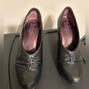 Clarks- Black 7 Medium Ladies Indigo Leather Slip on Bootie / Pump / Heels